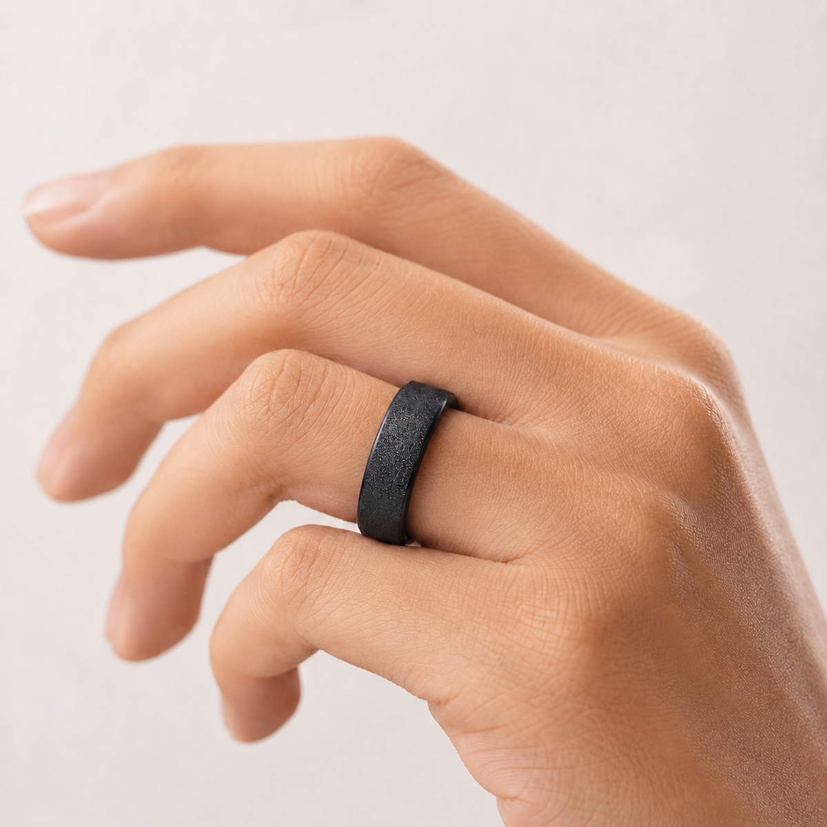 Model wearing black textured V3 matte smart ring#color_v3-matte-black