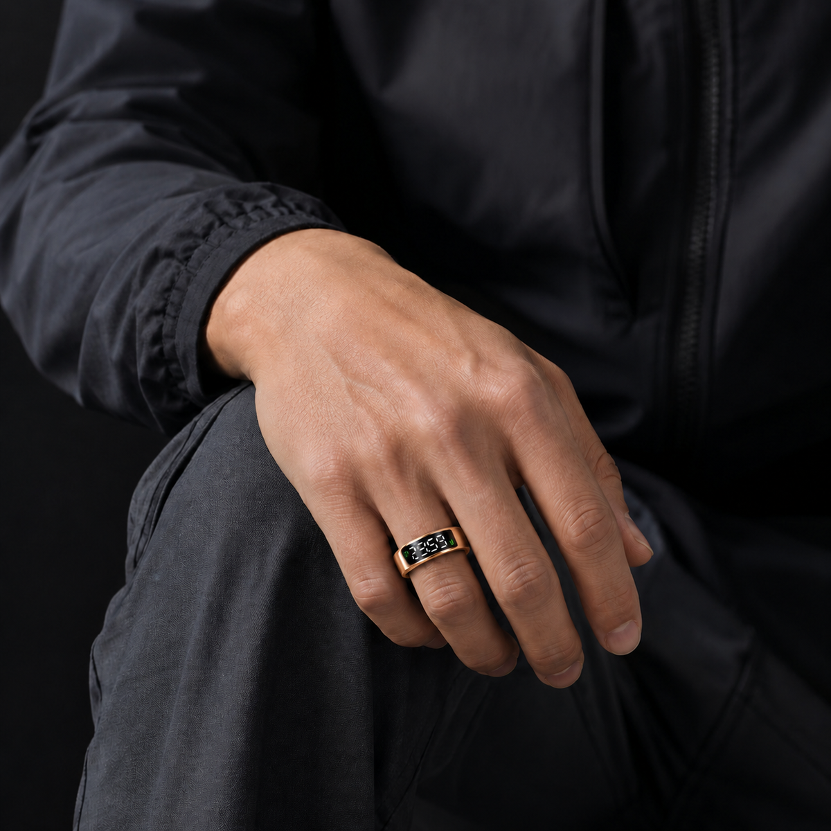 Man wearing a gold SY1 LED smart ring with dark athletic clothing#color_gold