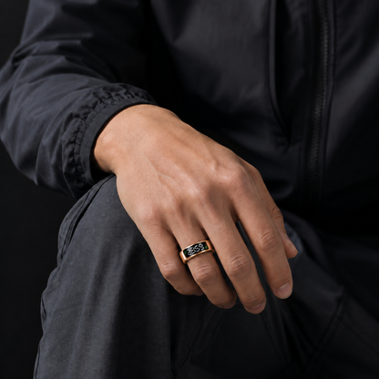 Man wearing a gold SY1 LED smart ring with dark athletic clothing#color_gold