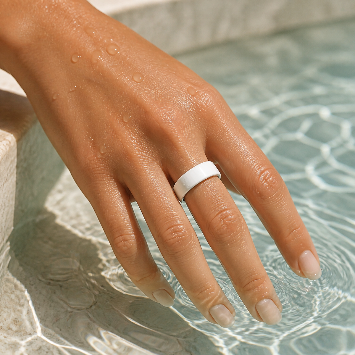 White ceramic smart ring with water droplets#color_ceramics-white